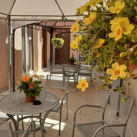 Irene's Apartmanhotel 3*