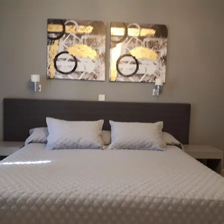 Irene's Apartmanhotel 3*