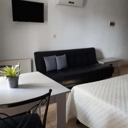 Lägenhetshotell Irene's 3*