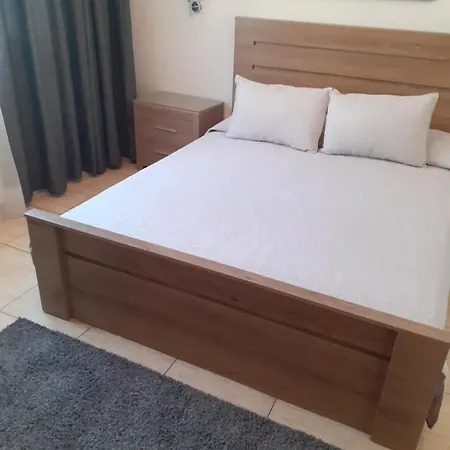 Irene's מלון דירות 3*