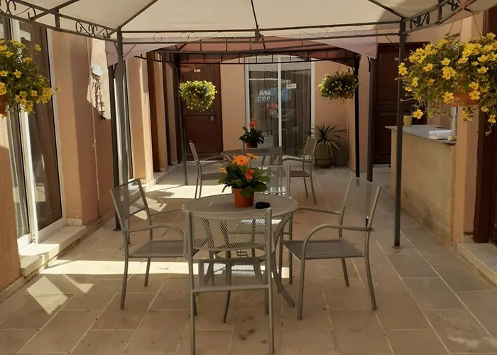 Irene's Apartahotel 3*